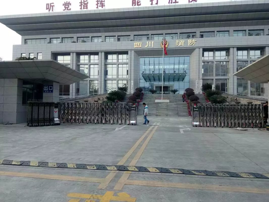 黑河黑河四川消防总队伸缩门